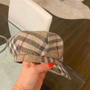 Burberry hat 20 inch Diameter